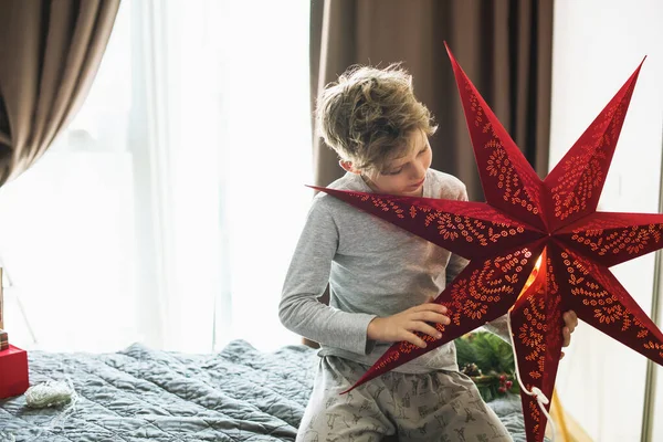 Boy Decorating Home Window Christmas Red Star Magic Winter Holidays — Stock Photo, Image