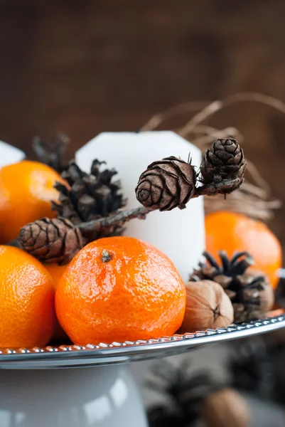 Nahaufnahme Weihnachtskomposition mit Mandarinen — Stockfoto