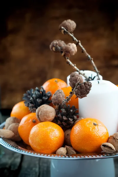 Komposition mit Mandarinen, Weihnachtsdekoration — Stockfoto