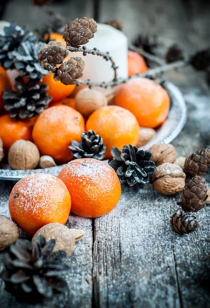 Bandeja de Natal com tangerinas, decoração de férias Imagens De Bancos De Imagens