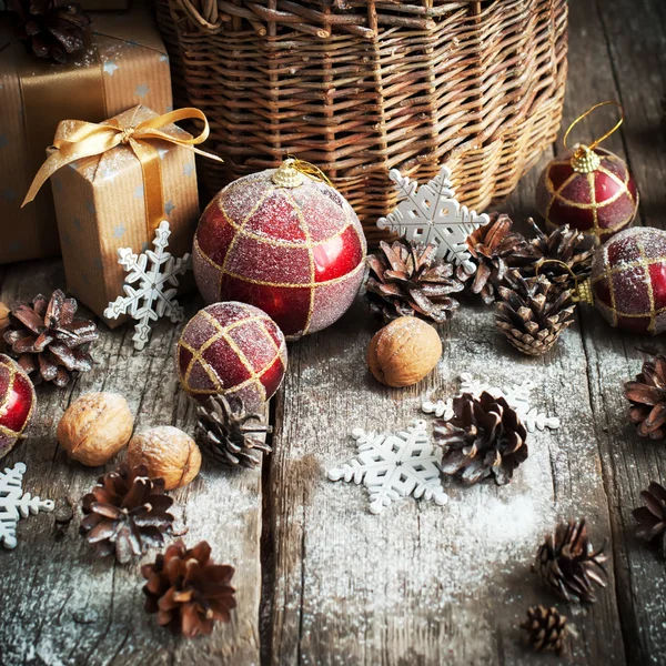 Natürliche Weihnachtsgeschenke im Landhausstil — Stockfoto