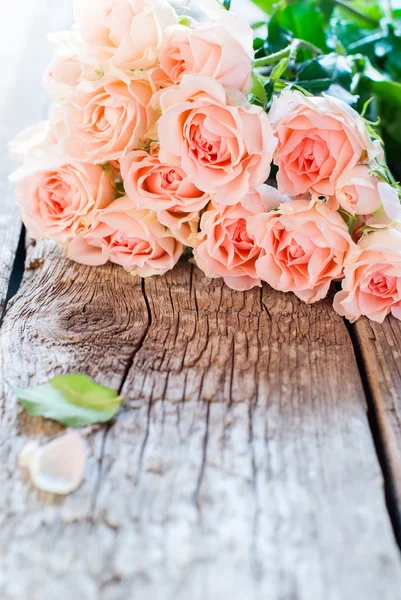 Buquê de rosas rosa com espaço de cópia na imagem — Fotografia de Stock