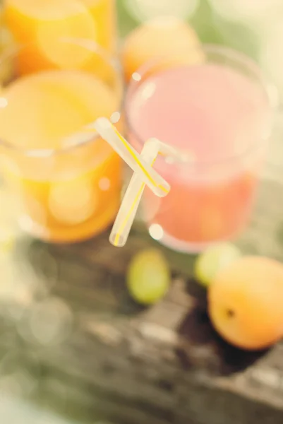 Selective Focus on Straw. Gelas Jus Segar — Stok Foto