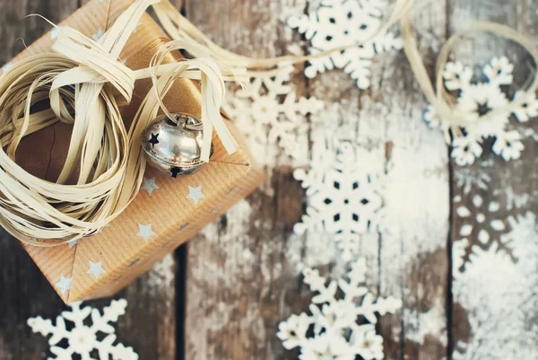 Jingle Hand Bell and Natural Twine on Christmas Box — 图库照片