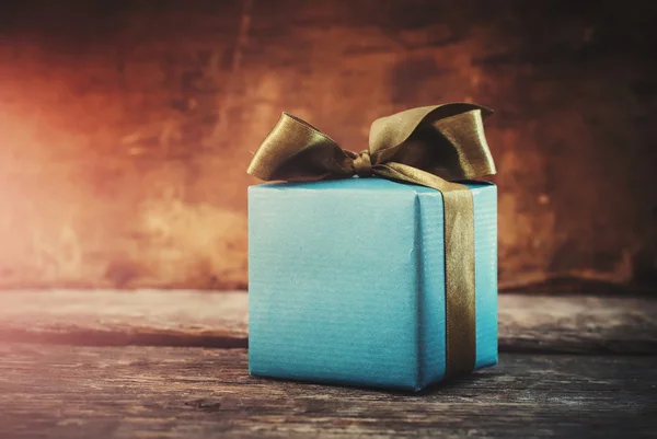 Christmas Gift. Festive Box on Wooden Background — Stockfoto