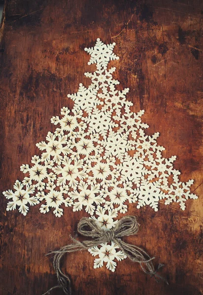 Decorative Fir tree from White Snowflakes on a Wooden Background — Φωτογραφία Αρχείου