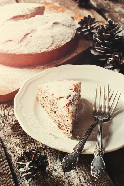 Parte da torta de Natal com açúcar em pó — Fotografia de Stock