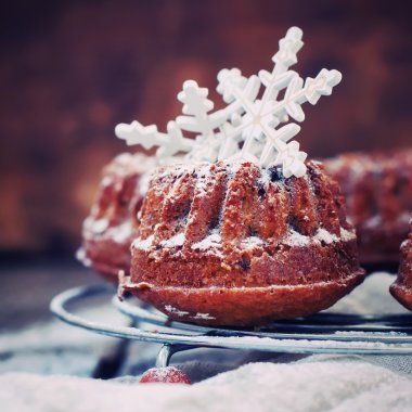 Christmas Decoration White Snowflakes on Small Cake