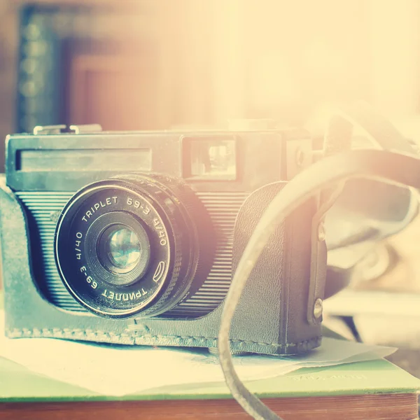 Retro kamera Pastel tonda, ışık efekti ile kapatmak