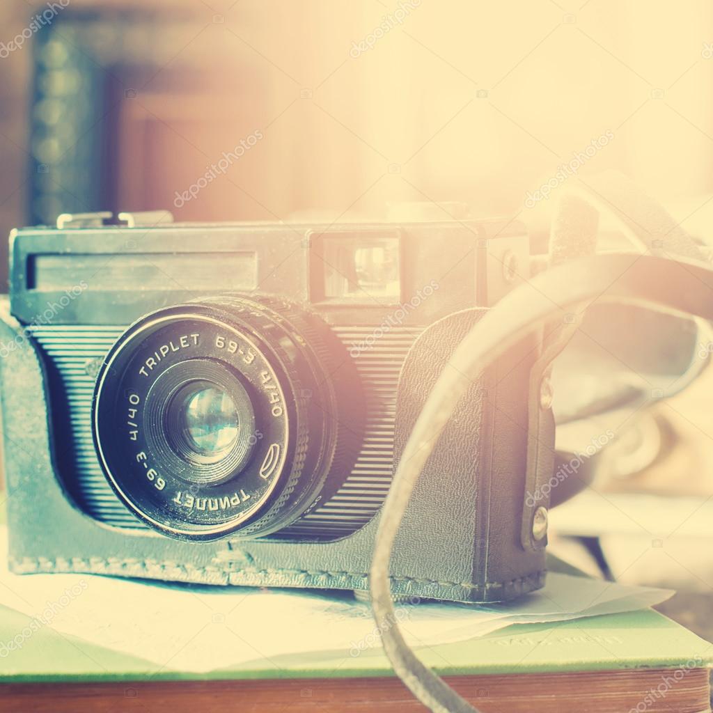 Close up Retro Camera with Pastel toned, light effect — Stock Photo