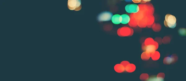 Luces de color desenfocadas borrosas en las calles de la ciudad. Resumen Antecedentes —  Fotos de Stock