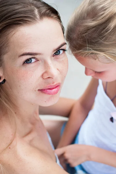 Young Beautiful Mother and Teenager Daughter — Stock Photo, Image