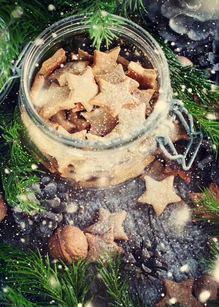 Christmas Ginger Cookies Stars in glass jar. Drawn Snow — Stock Photo, Image