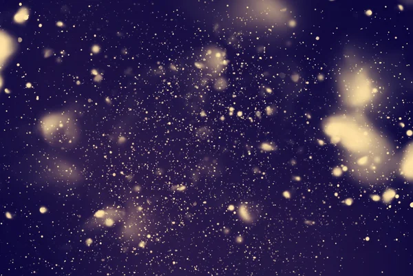 Sníh padá z temné noční oblohy. Digitální kresba. Modré pozadí — Stock fotografie