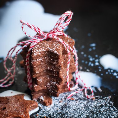 Noel Gingerbread çerezleri damla süt tablo ile