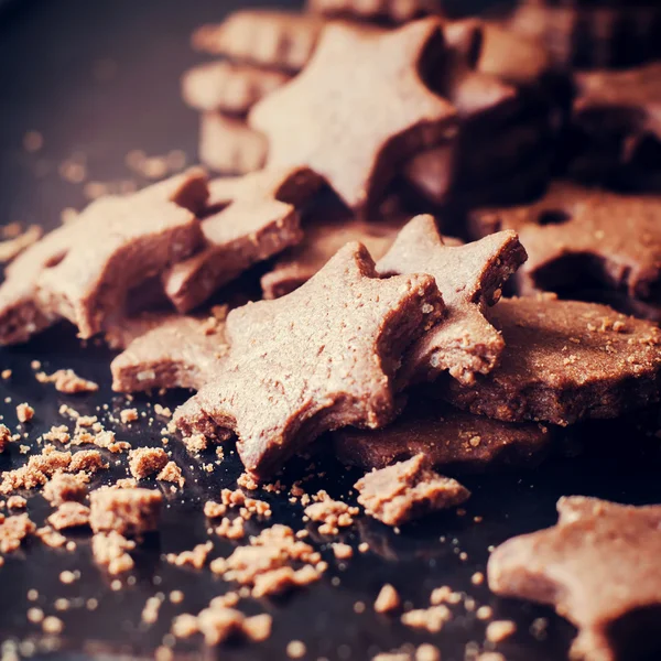 Inschrijving Kerstmis chocolade koekjes in vorm sterren — Stockfoto