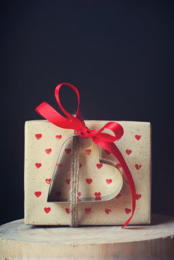 Box in Vintage Paper and Metal Form for Baking