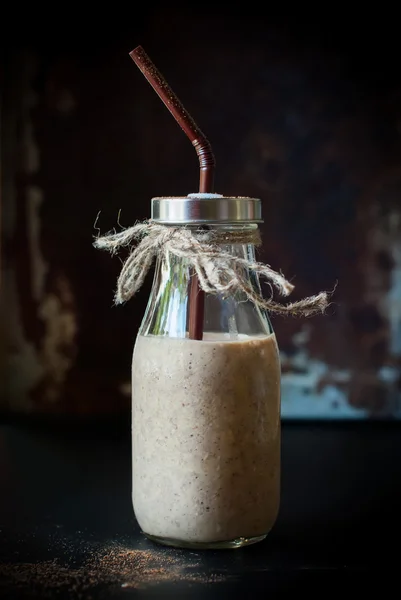 Batido de plátano con leche. Bebida saludable —  Fotos de Stock