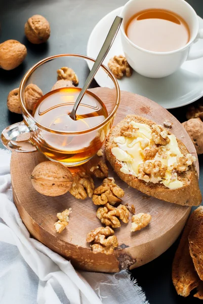 Useful Breakfast Toast Honey Walnuts Healthy Food — Stock Photo, Image