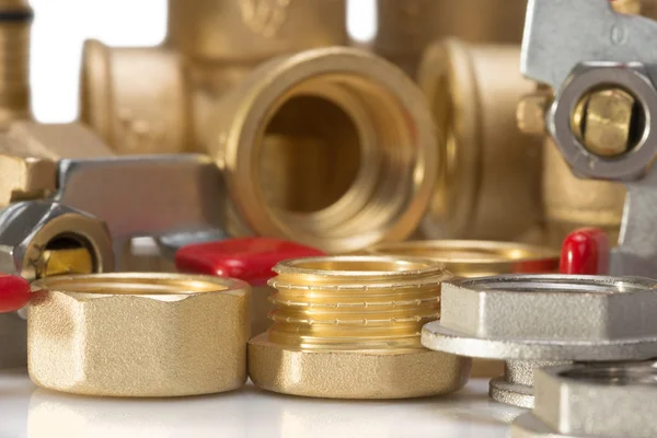 Accesorios de latón para tuberías de fontanería — Foto de Stock