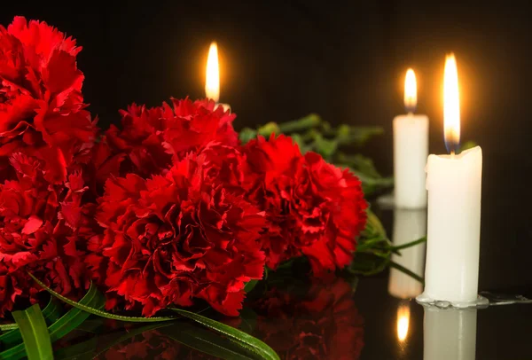 Candles and red flowers — Stock Photo, Image