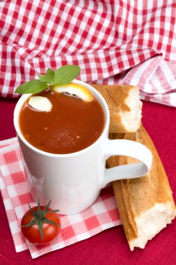 bir kupa domates çorbası