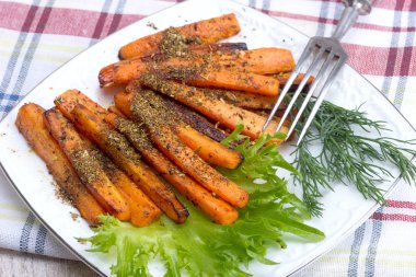 Baharat ile kavrulmuş havuç