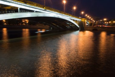 Büyük Kamenny köprüden Moskova Nehri