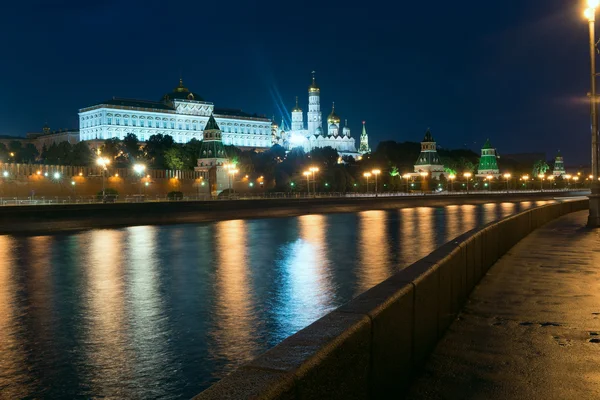 Moskauer Kreml bei Nacht — Stockfoto