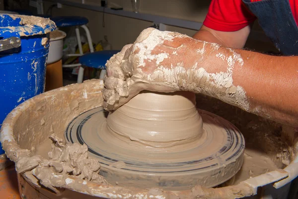 Keramika - ruce mistrů potter — Stock fotografie