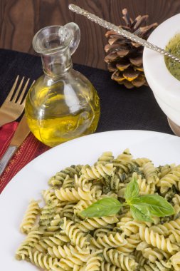 Pesto soslu makarna Fusili