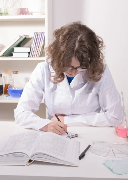 Estudiante de química — Foto de Stock