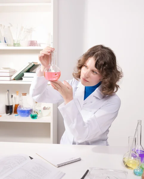 Estudiante de química —  Fotos de Stock