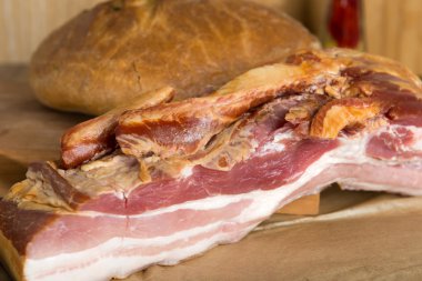 füme domuz yağı - pastırma ve ekmek