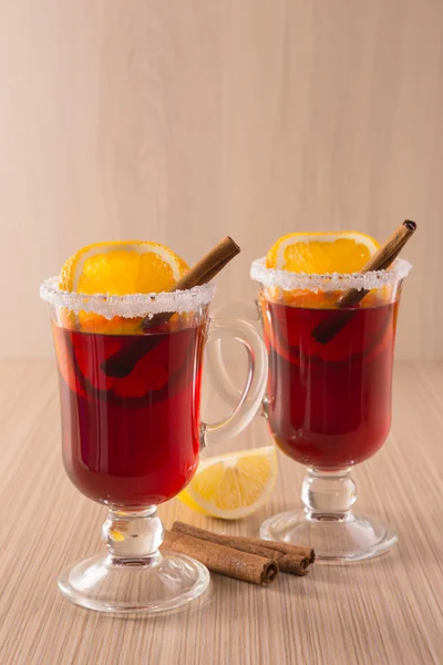 Vino caliente en taza de vidrio transparente — Foto de Stock