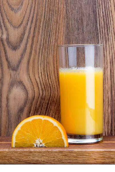 Rebanada de naranja y un vaso de jugo de naranja — Foto de Stock