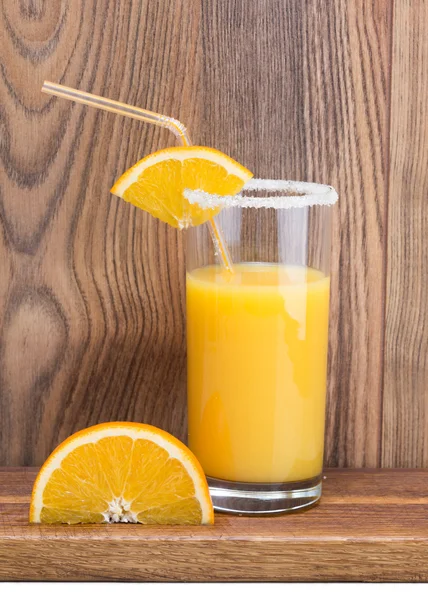 Slice of orange and a glass of orange juice — Stock Photo, Image