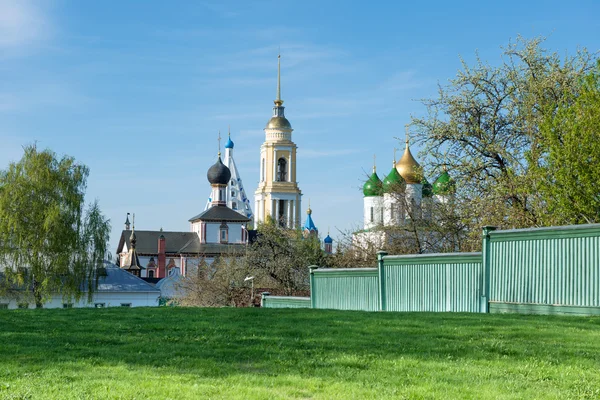 Vista de las iglesias en la ciudad vieja Kolomna — Foto de Stock