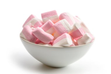 Beyaz bir kase içinde marshmallow