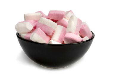 siyah bir kabın içinde marshmallow