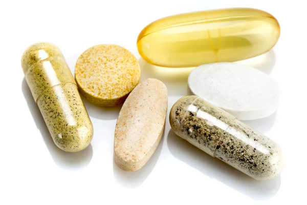 Витаминные добавки - капсулы и таблетки — стоковое фото