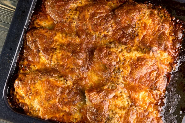 Schweinefleisch mit Käse gebacken — Stockfoto