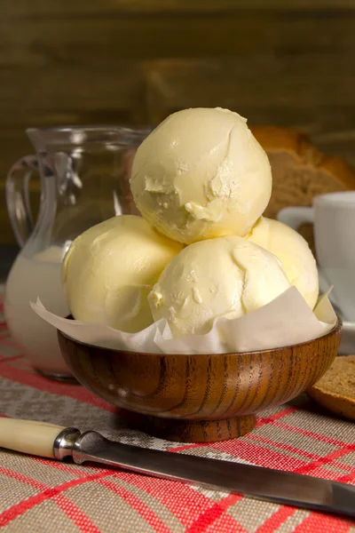 Mantequilla fresca, pan y café — Foto de Stock