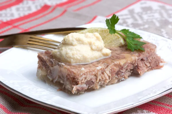 Russian aspic - kholodets with chopped horseradish ) — стоковое фото