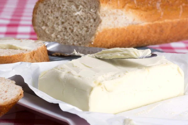 Mantequilla fresca y pan — Foto de Stock