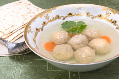 Kneidlach ile tavuk çorbası (matzah Bolls)