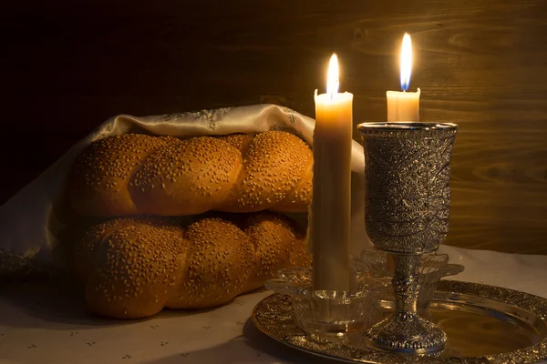 Shabbat Shalom - wine, challah and candles — Stock Photo, Image