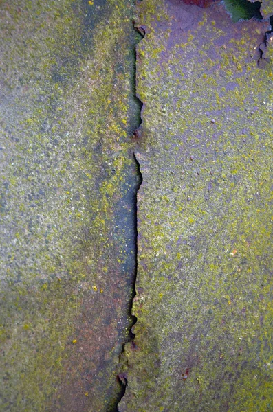 Acél járda szőnyegek permetezett vörös rozsda.Iron felületi rozsdásodás — Stock Fotó