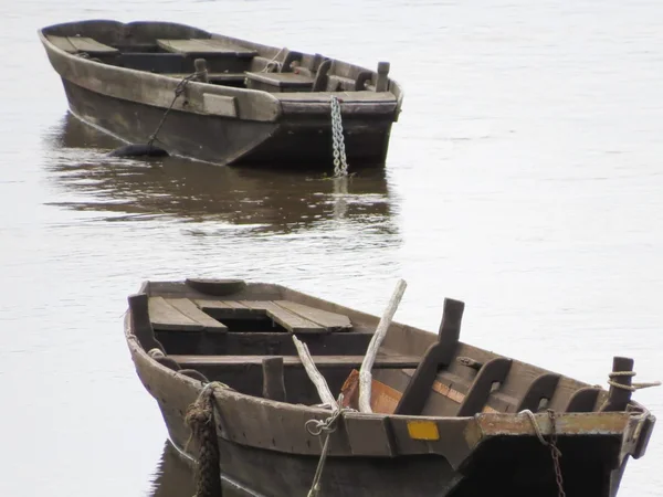 Uma vista de barco marrom — Fotografia de Stock