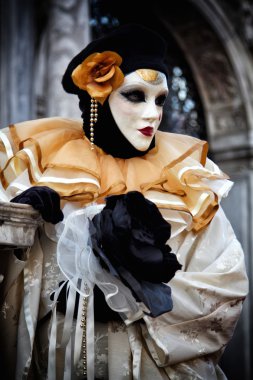 Venedik karnaval maskesi